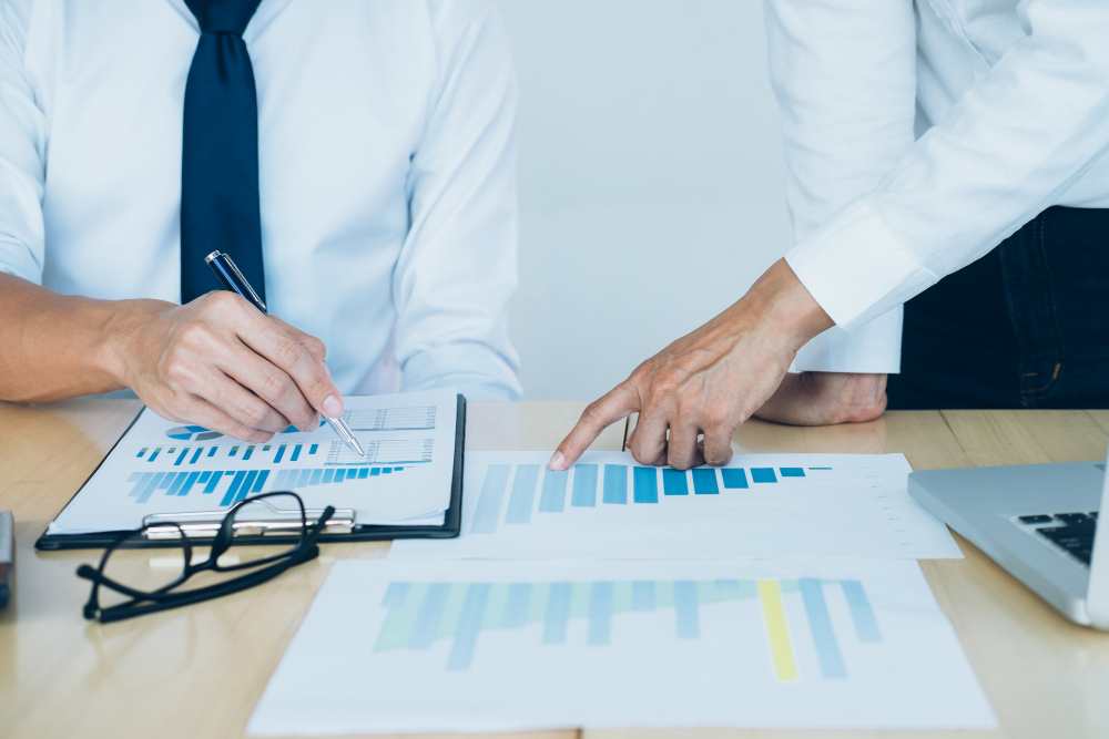 business-team-present-investor-working-new-startup-project-finance-meeting