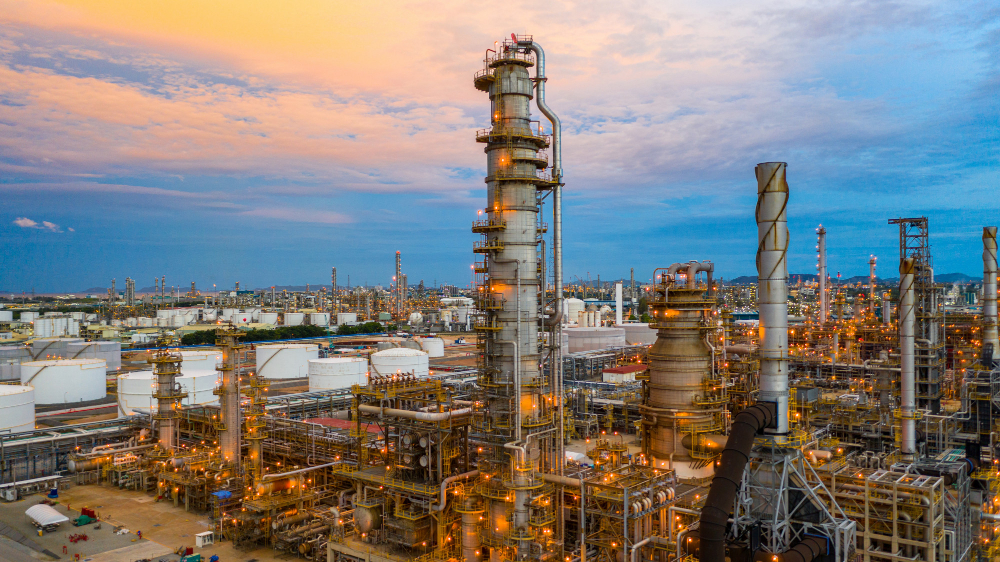oil-refinery-twilight-aerial-view-petrochemical-plant-oil-refinery-plant-background-night-petrochemical-oil-refinery-factory-plant-twilight(1)