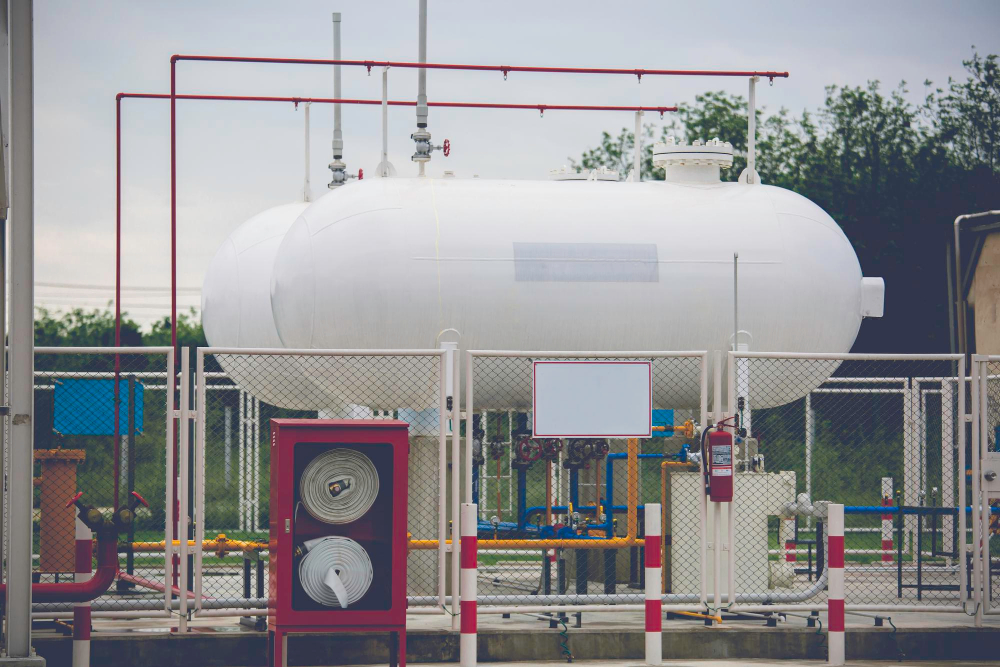 storage-two-of-gas-lpg-in-the-horizontal-tanks-and-pipeline