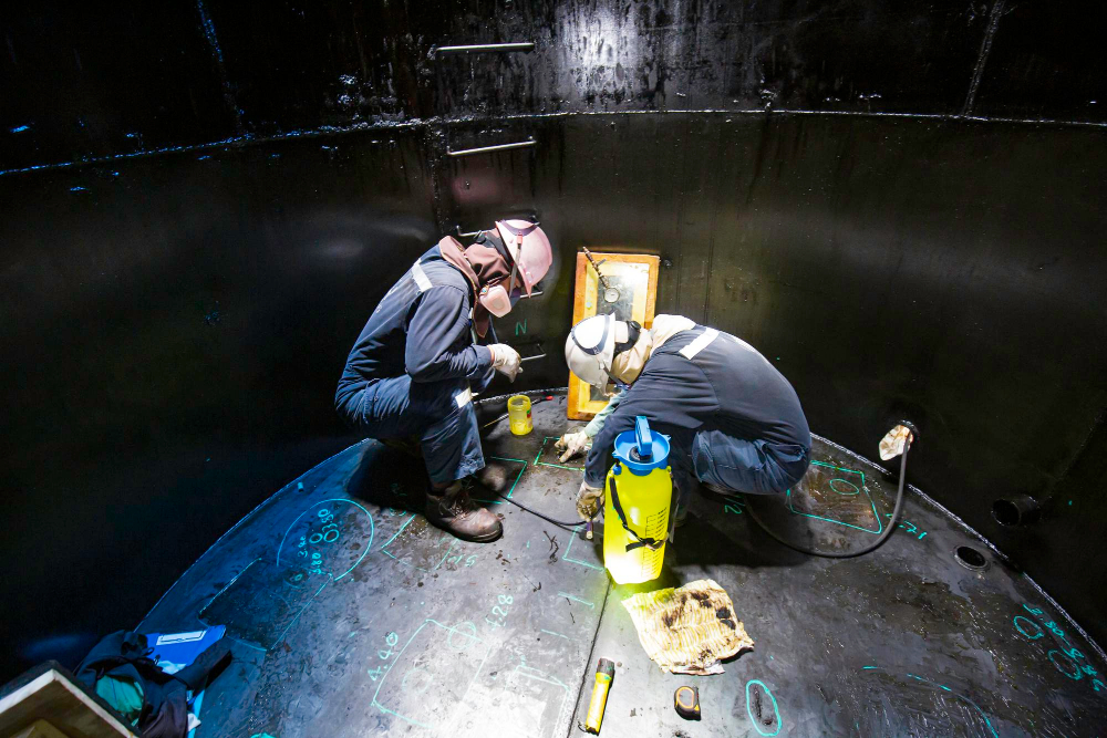 male-two-worker-inspection-scan-tank-rust-thickness-bottom-plate-confined