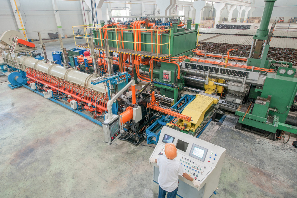 worker-dashboard-workshop-production-aluminum-profiles